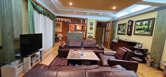 4.0 de lux stan, ul. Kosančić Ivana, sa dve garaže