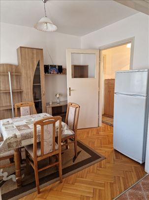 Super lokacija, reno. stan, parking 