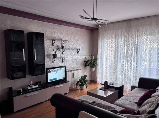 Autokomanda-prvo izdavanje,opremljen stan /parking