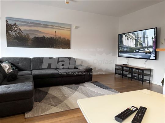 Banovo Brdo, pored Ada mall-a, sa 2 garazna mesta