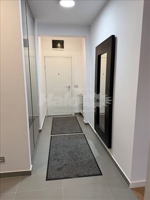 Banovo Brdo, pored Ada mall-a