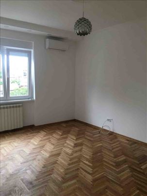 Cetinjska,kod Politike,odličan,renoviran ID#814105