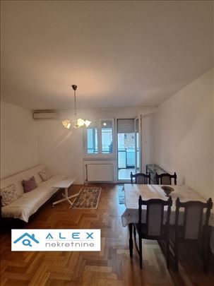 Dvosoban stan sa parkingon na odlicnoj lokaciji