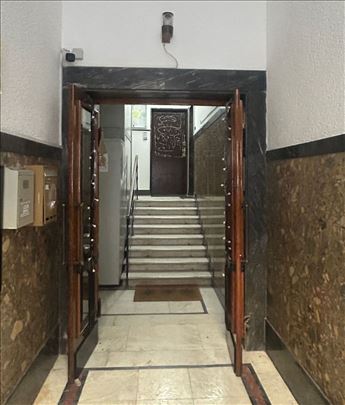 Ekskluzivan salonski stan u srcu Starog Grada - Ču