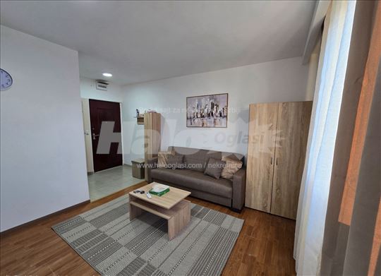 Izdajem garsonjeru u Zemun polju 