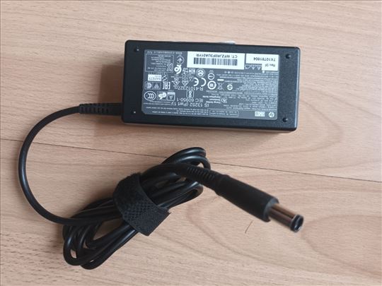 HP 65W AC adapter za laptop
