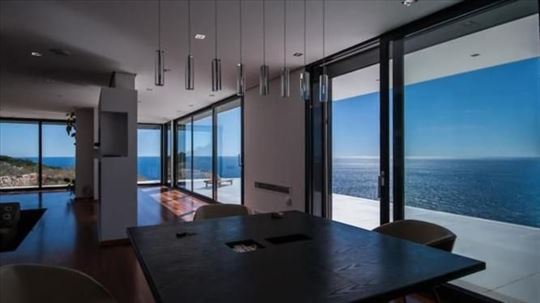 Impresivna DeLux vila, sa pogledom na pučinu! Krim