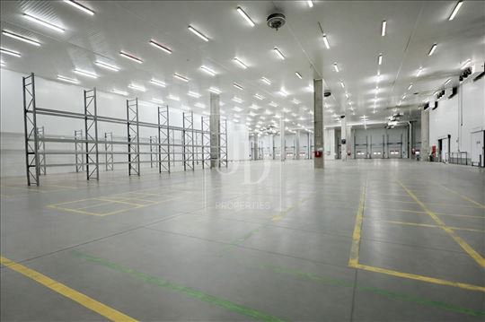 Izdaje se hladnjača 1050 m² Novi Beograd