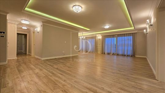 Izdaje se luksuzan petosoban stan, na Senjaku