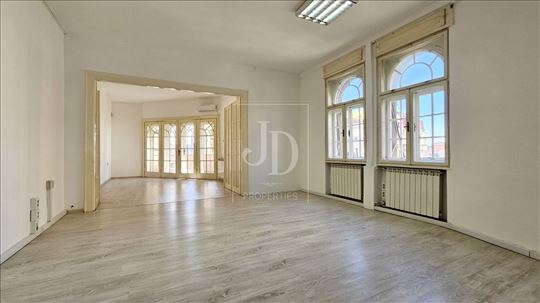 Izdaje se salonski poslovni prostor, Prizrenska