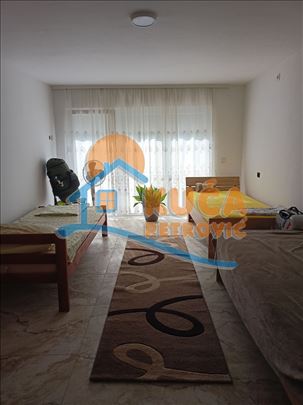 Izdaje se smeštaj za radnike u Donjoj Vrežini, 50m