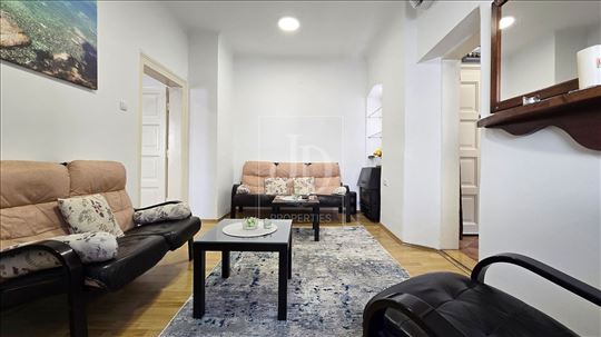 Izdaje se trosoban stan Vračar, Požarevačka