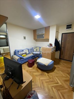 Izdajem stan na Bulevaru Nemanjića 