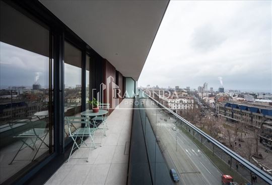 Izdavanje trosoban stan, Landmark , Vracar sa gara