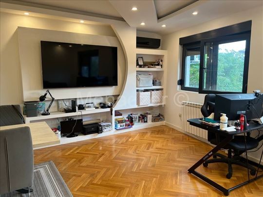 Kod bioskopa, namešten 2.5 CG 66m2, 2/2 Uknjižen