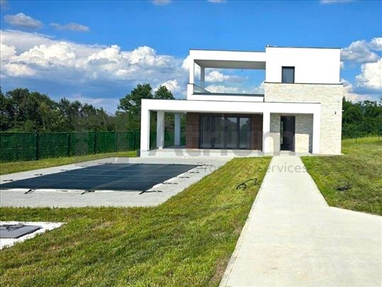 Kosmaj - luksuzna vila sa bazenom za porodicno uzi