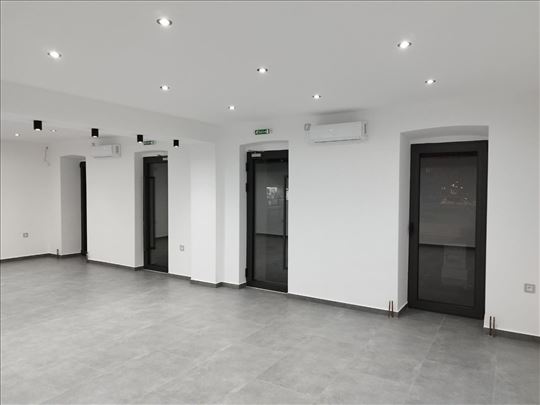 Lokal u Centru Panceva, 85+70m2, 1200eur