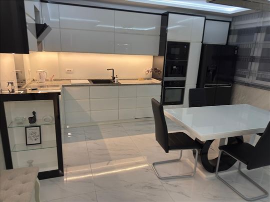 Lux stan , retko u ponudi, Zemun