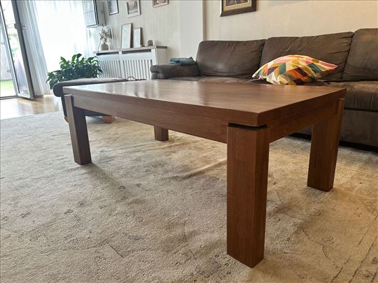 Masivni klub sto od punog drveta