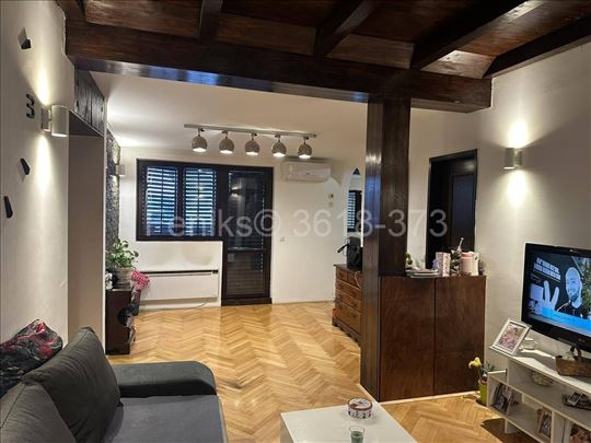 Prodaja 3.5 stana, Đeram