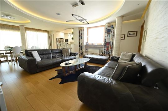 Prodaja luksuznog stana kod Vukovog spomenika