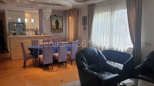 Prodaja stana Voždove Kapije 127m2, sa garažnim me