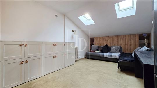 Prodaje se renoviran stan, Denkova Bašta