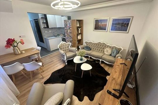 Renoviran trosoban dupleks u mirnom delu Senjaka