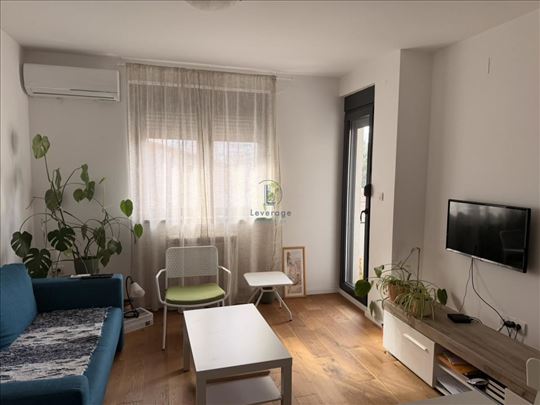 Slavujev Venac, Stanka Vraza, 48 m2