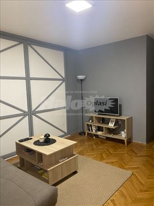 Stan za izdavanje - Banovo brdo (odmah useljiv)