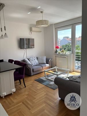 Vase Pelagića - jednoiposoban moderan stan