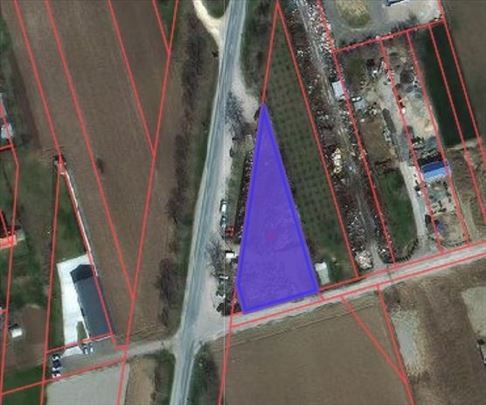 Zemljište u gradskom građevinskom području sa obje