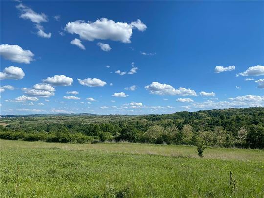 Avala Ripanj gradjevinsko zemljiste sa idejnim r.