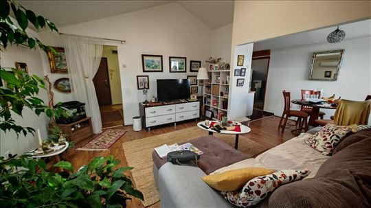 Borča 3  jednoiposoban 