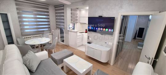 Exkluzivno - novo- neuseljavan- strogi centar