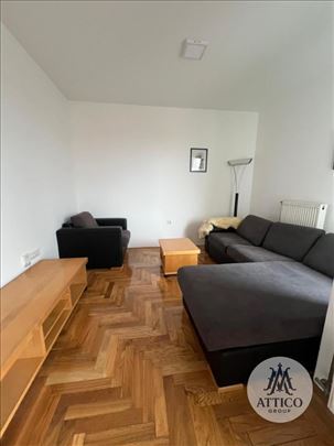 Izdaje se moderan troiposoban duplex na odličnoj l