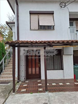 Izdajem namesten dvosoban stan u Kaluđerici 