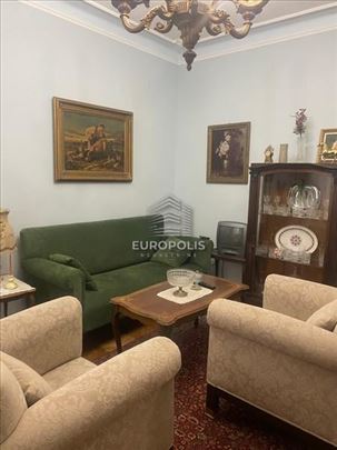 Izuzetan salonac trosoban na Autokomandi ID#9080