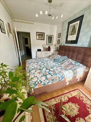 2.5 stan kod Hrama Svetog Save