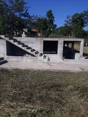 Na prodaju plac u Vrmdža – 15 ari, građevinska doz