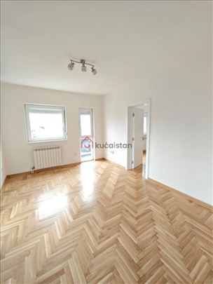 Nov Dvostran Svetao Kvalitetan. Panoramski pogled