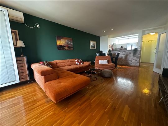 Novi Beograd, 3.0 odličan, parking sa rampom