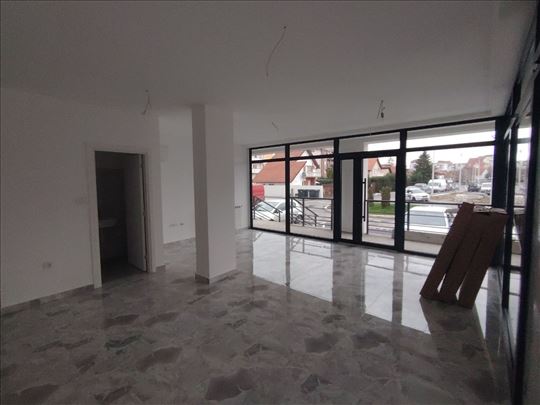 Obrenovac, Fruškogorska, 61m2, sa velikim izlogom