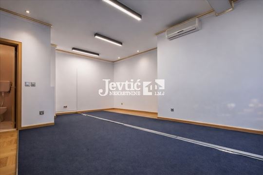 Kancelarije kod Beograda na vodi sa parkingom