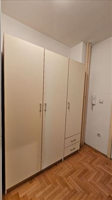 Prodajem plakar Odlično očuvan