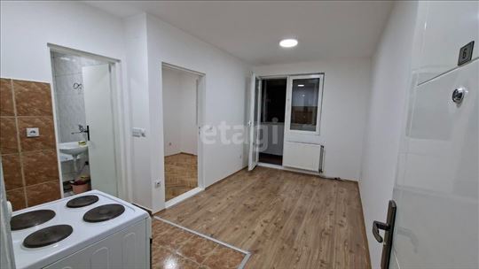 Renovirana garsonjera, Cerak