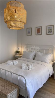 Renovirana garsonjera sa balkonom