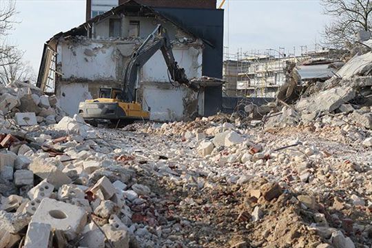 Rušenje velikim i malim bagerima ,odvoz šuta