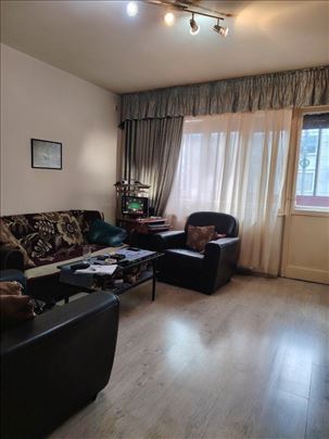 Trosoban stan Bilećka