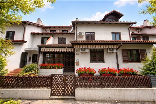 Vertikala kuće na prodaju